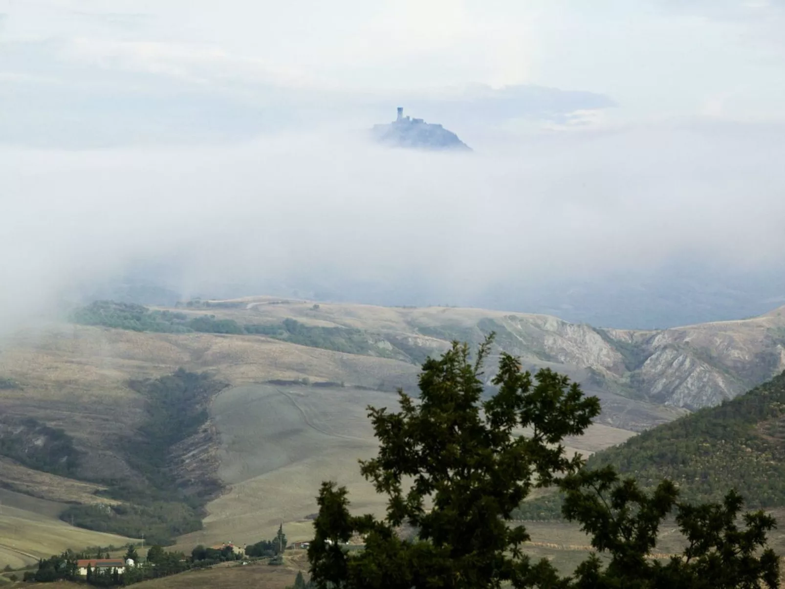 Villa mit Infinity-Pool-Buiten