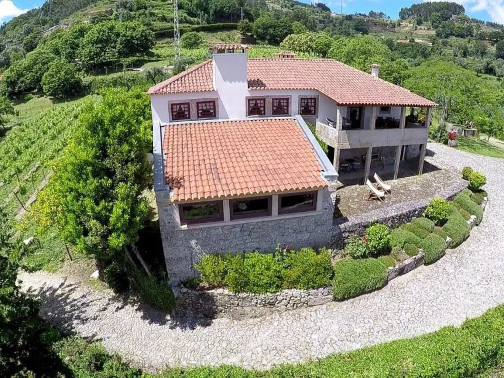 Fabelhafter Pool in einer atemberaubenden Landschaft-Image-tags.info