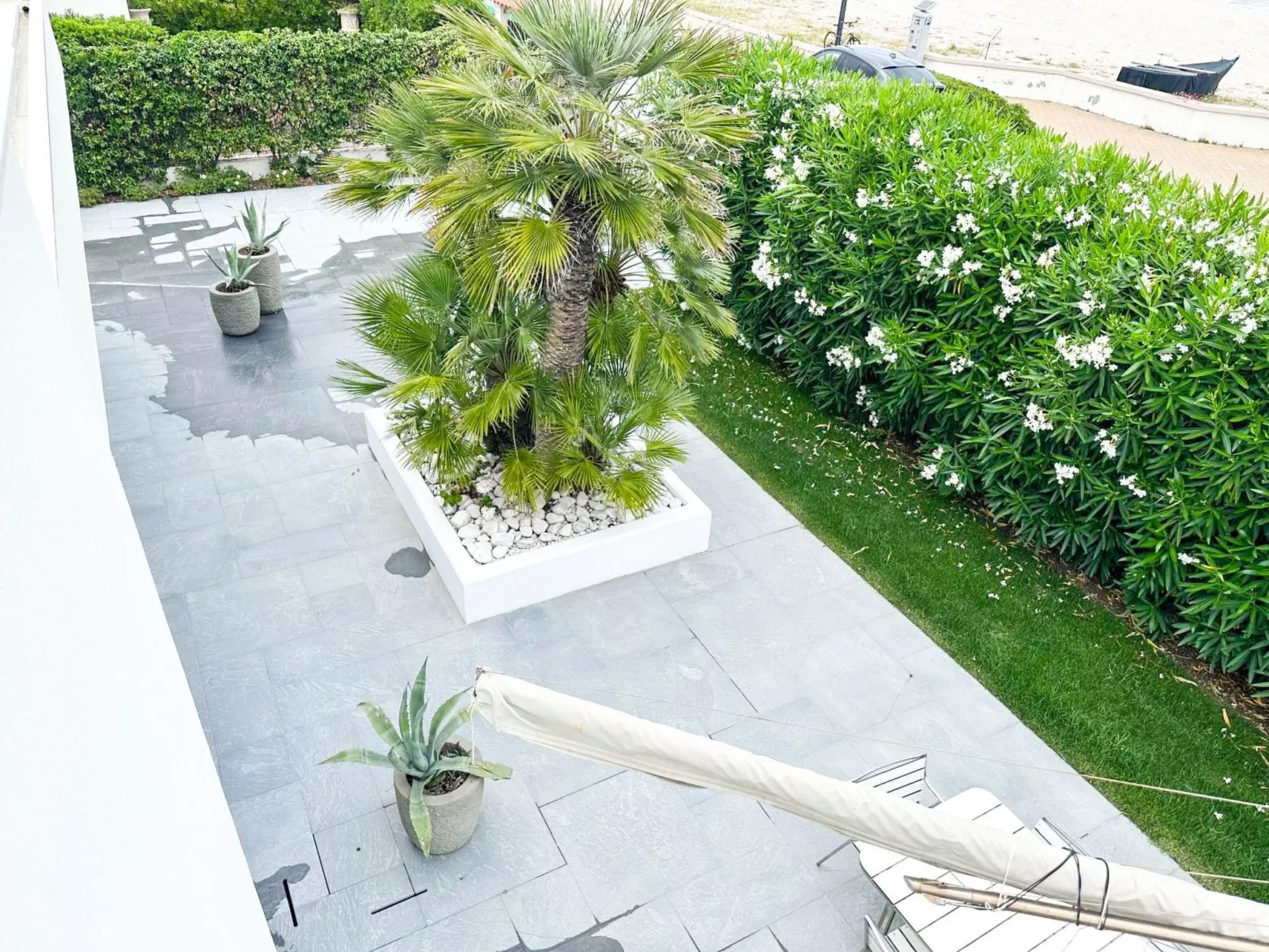 Elegante Villa am Strand, Jacuzzi und Garten-Buiten