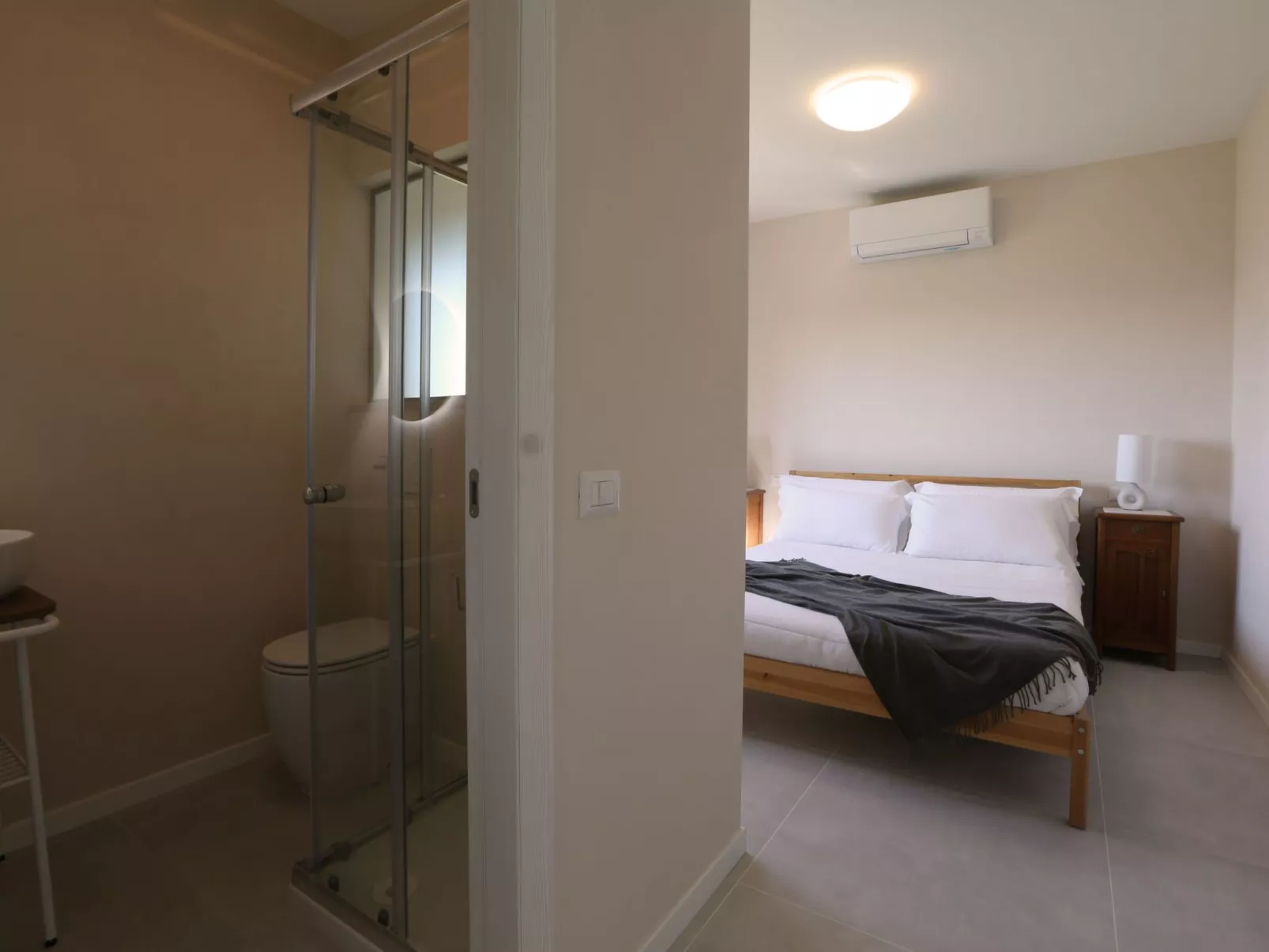 Neue Wohnung mit 2 Zimmern, Veranda und Pool-Binnen