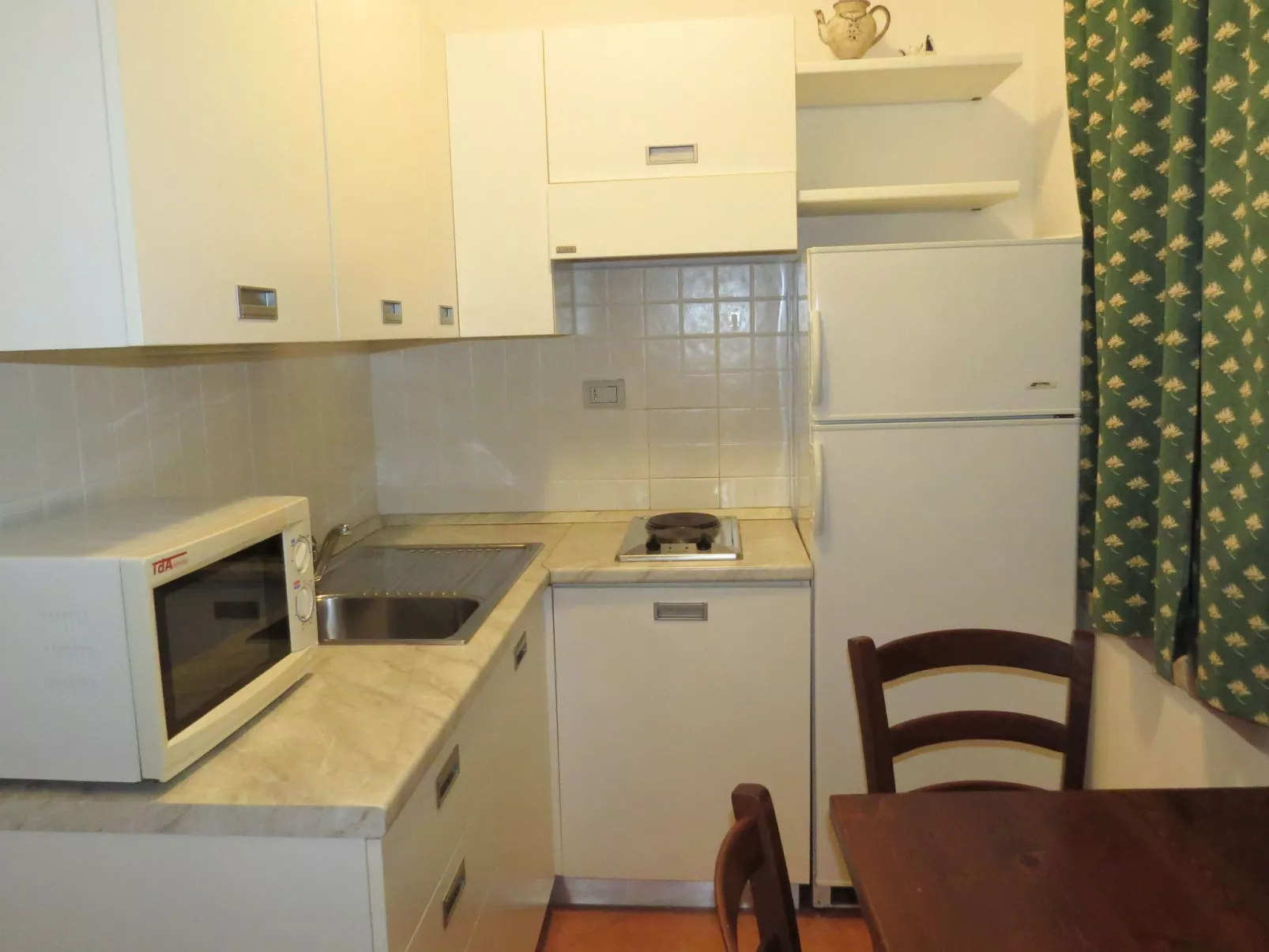 Studio-Apartment mit privatem Garten und Panoramablick-Binnen