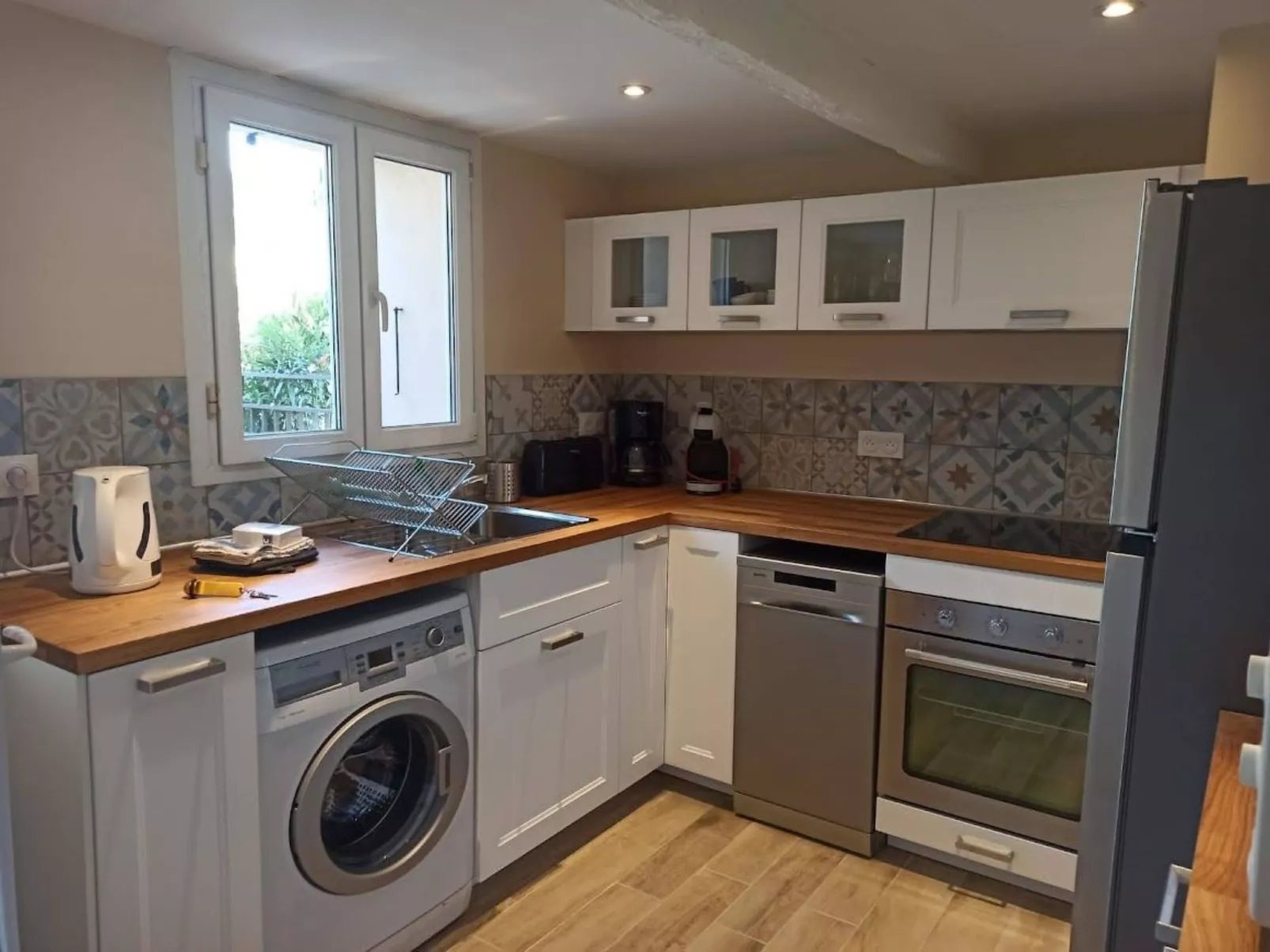 Im Herzen eines provenzalischen Weinguts, Terrasse mit Meerblick, Pool - Binnen