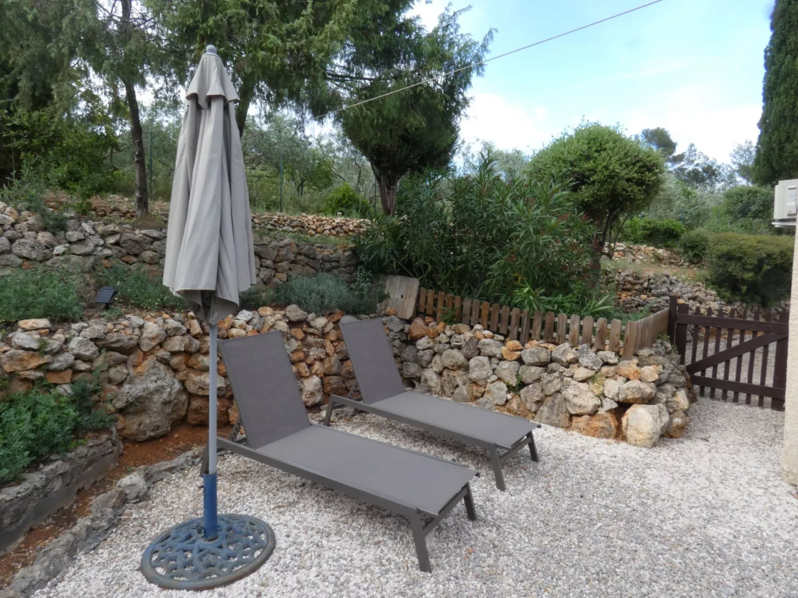 "La Cigale" mit Schwimmbad-Buiten