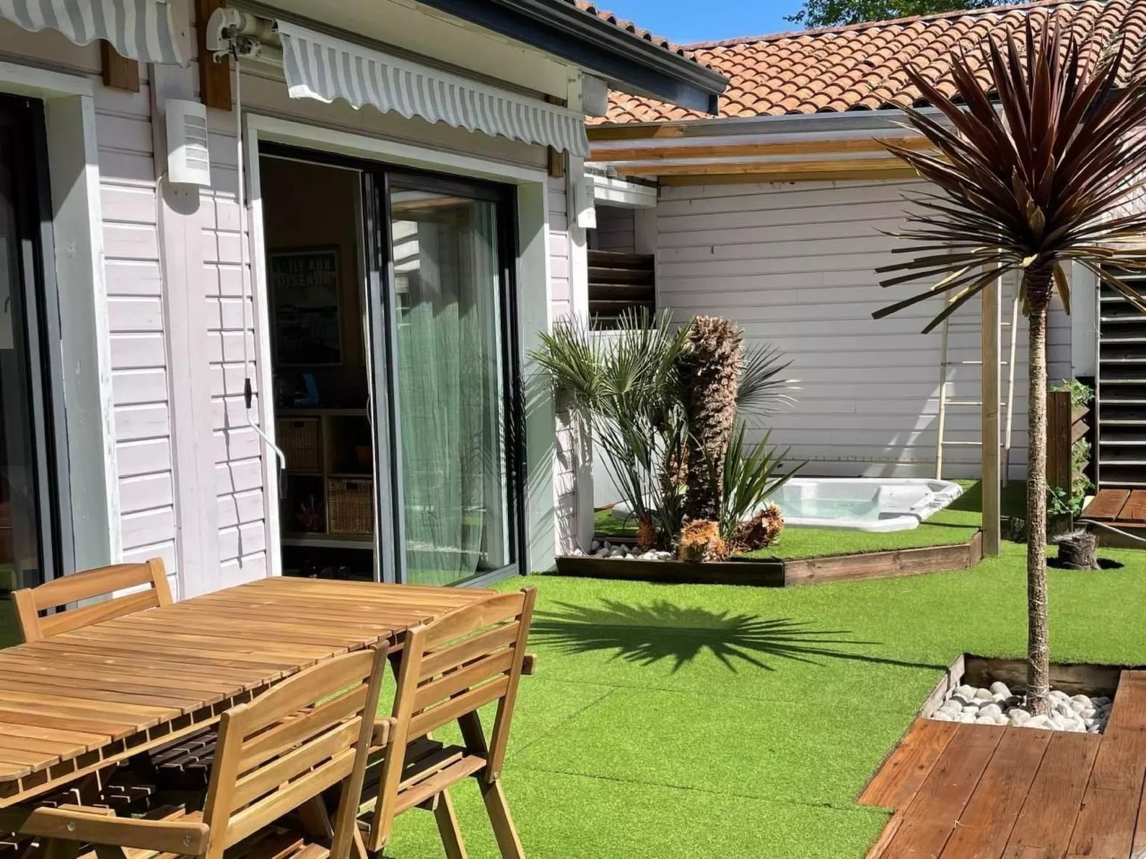 Villa Eden Bleu - Haus in Südlage mit beheiztem Pool und privatem Whirlpool-Buiten