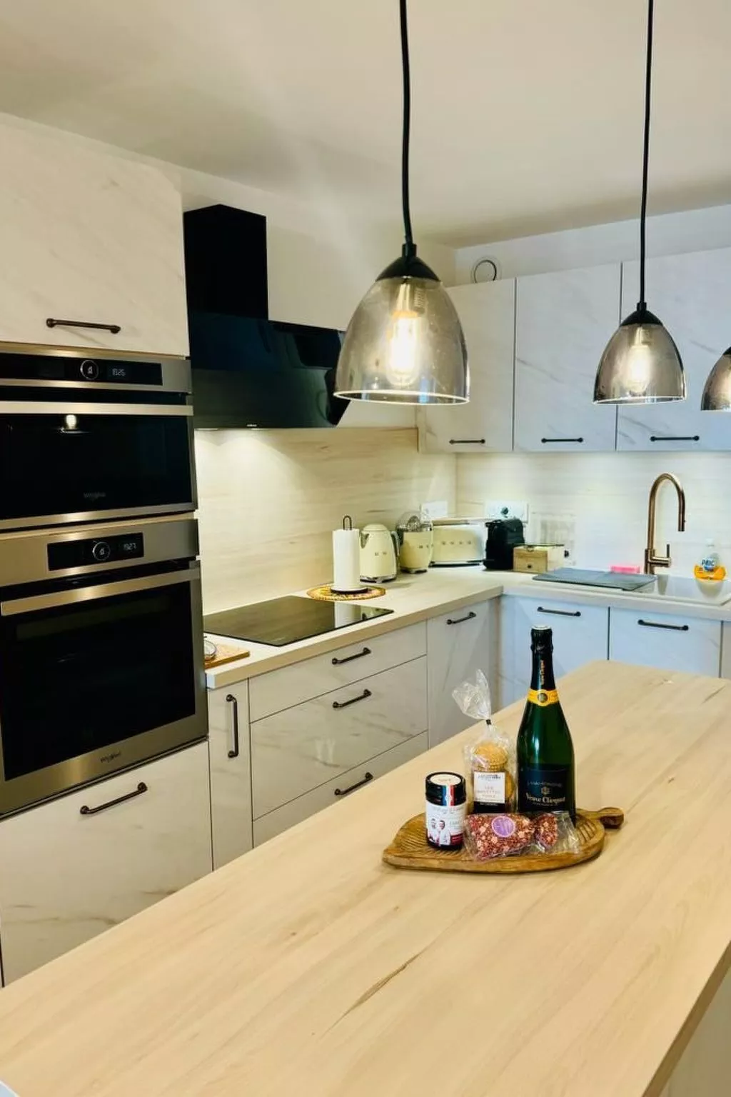 Wunderschöne renovierte Wohnung mit vollem Meerblick-Binnen