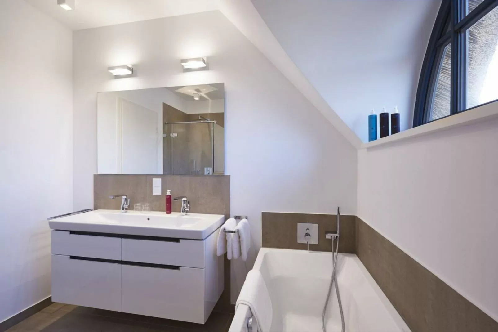 379201-Badkamer