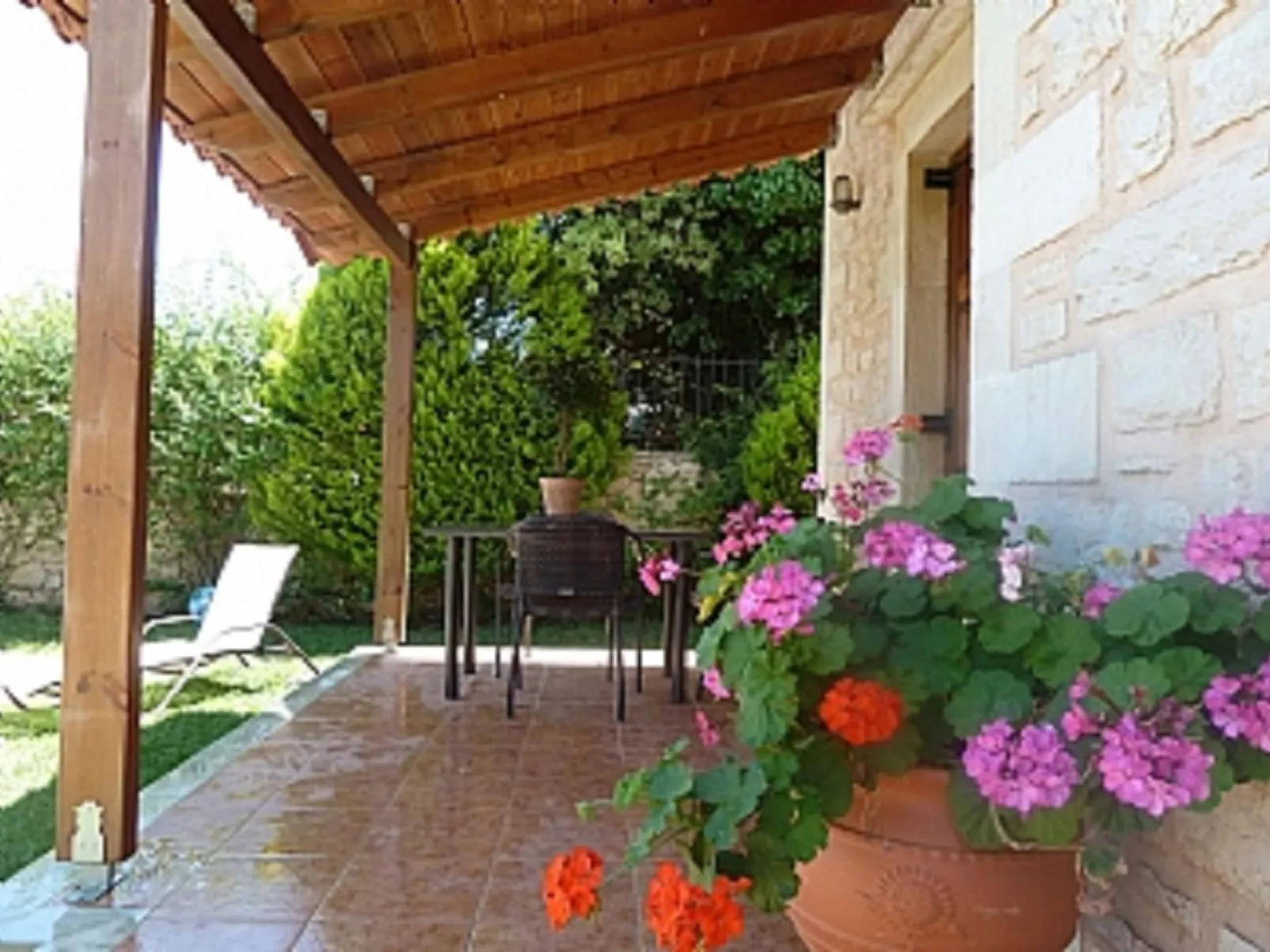 Traditionelle Steinvilla Phaedra in Strandnähe-Buiten