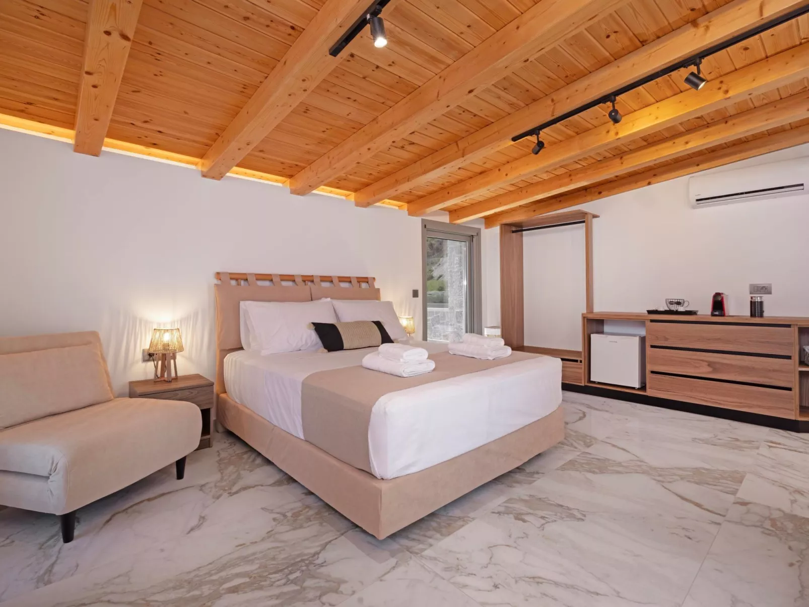 Ferienvilla "Arfna Villa B" mit privatem Pool-Image-tags.info