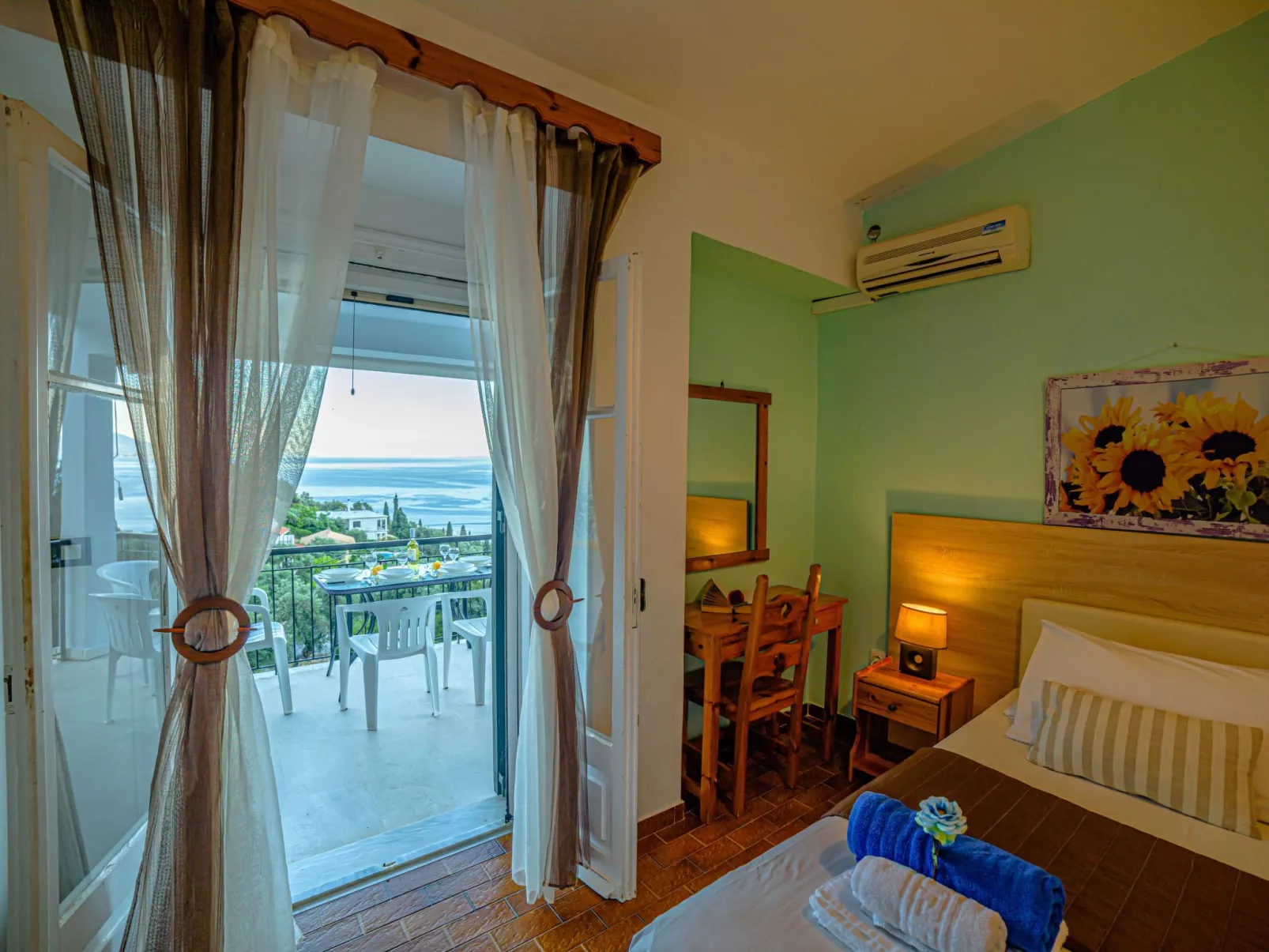 In Nisaki mit Pool-Binnen