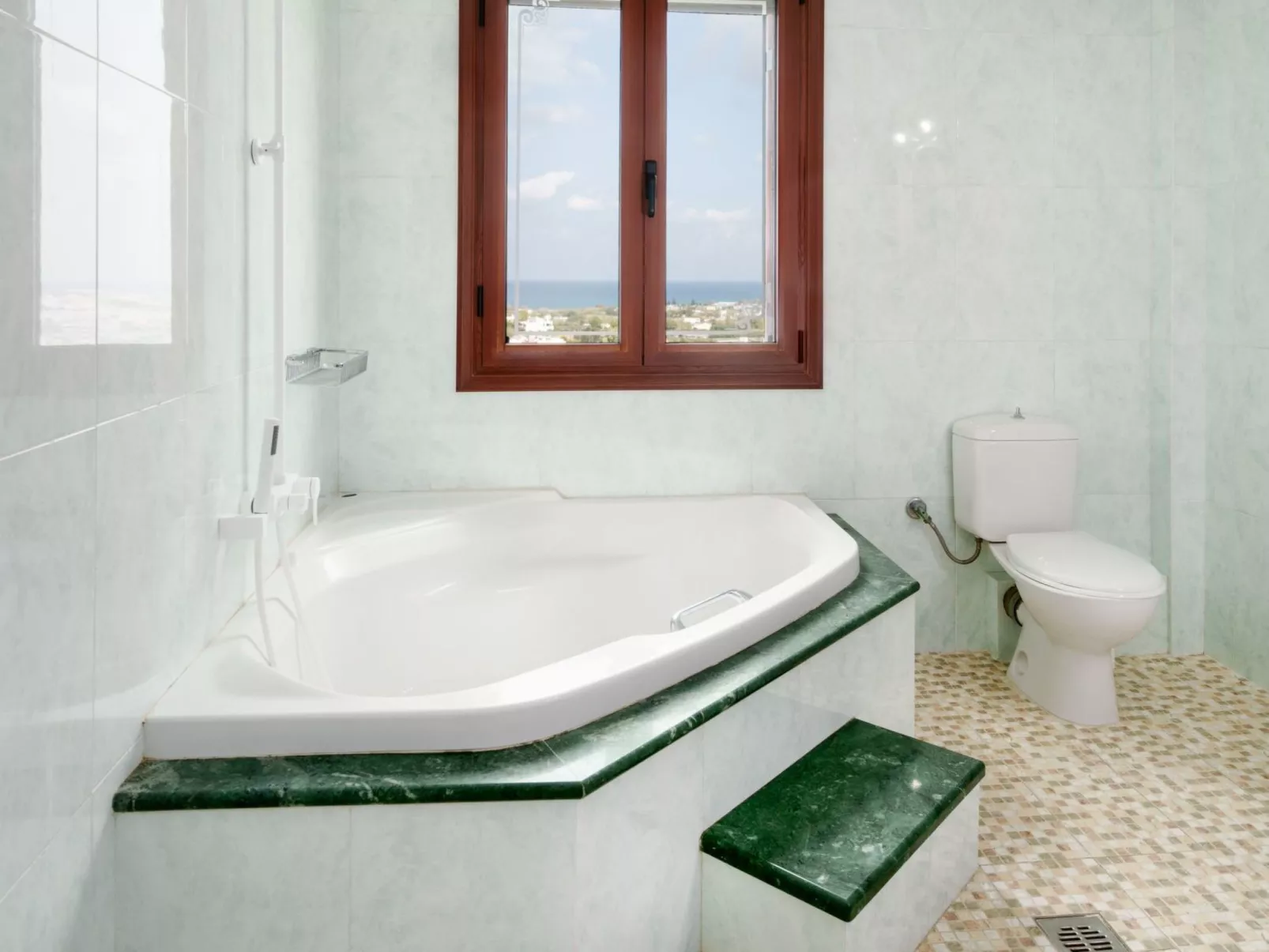 Villa mit Meerblick und privatem Pool, BBQ 1,5km vom Strand entfernt-Binnen