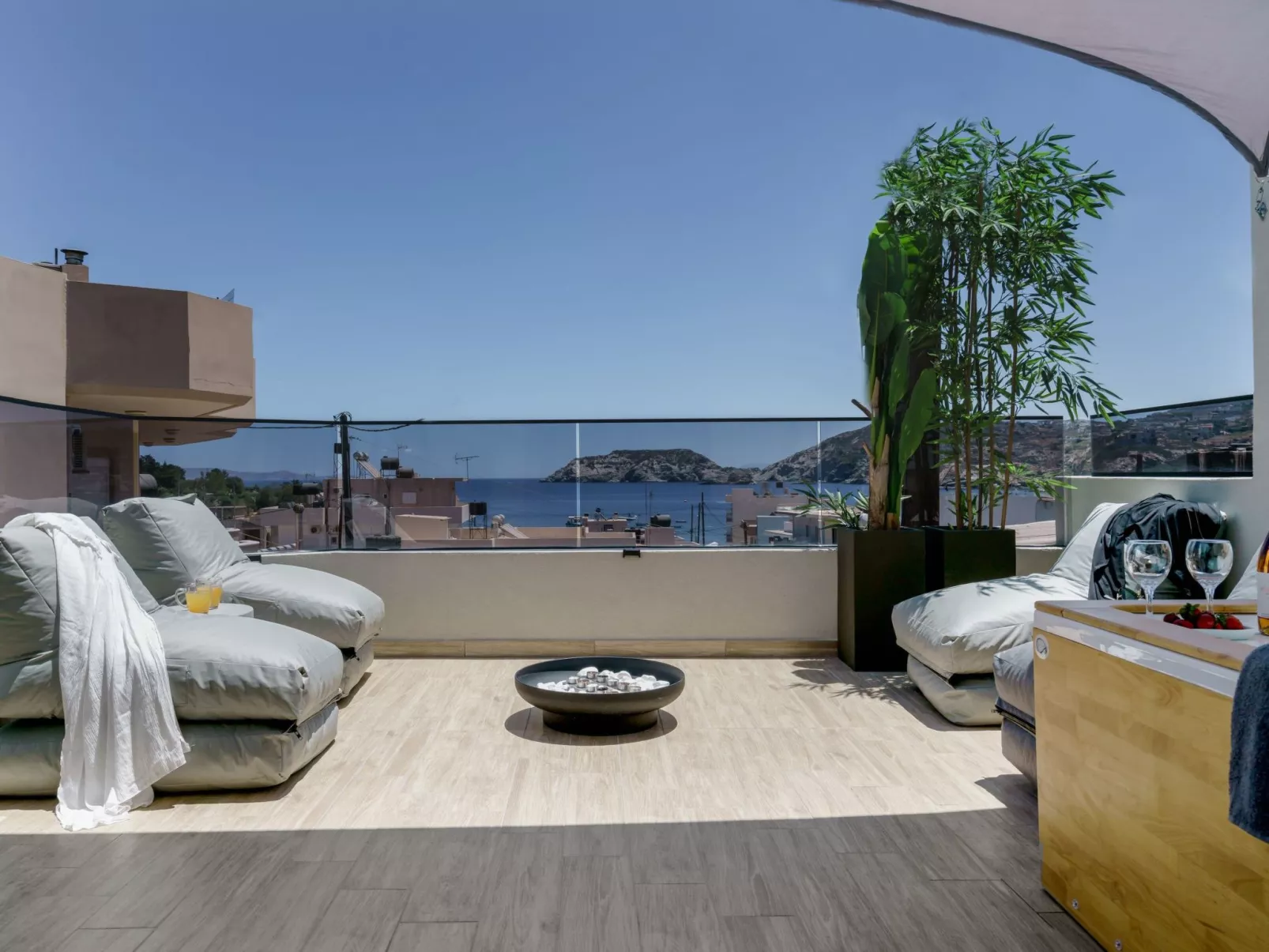 Neue Charavgi Suite mit Jacuzzi, 40m vom Strand entfernt-Binnen