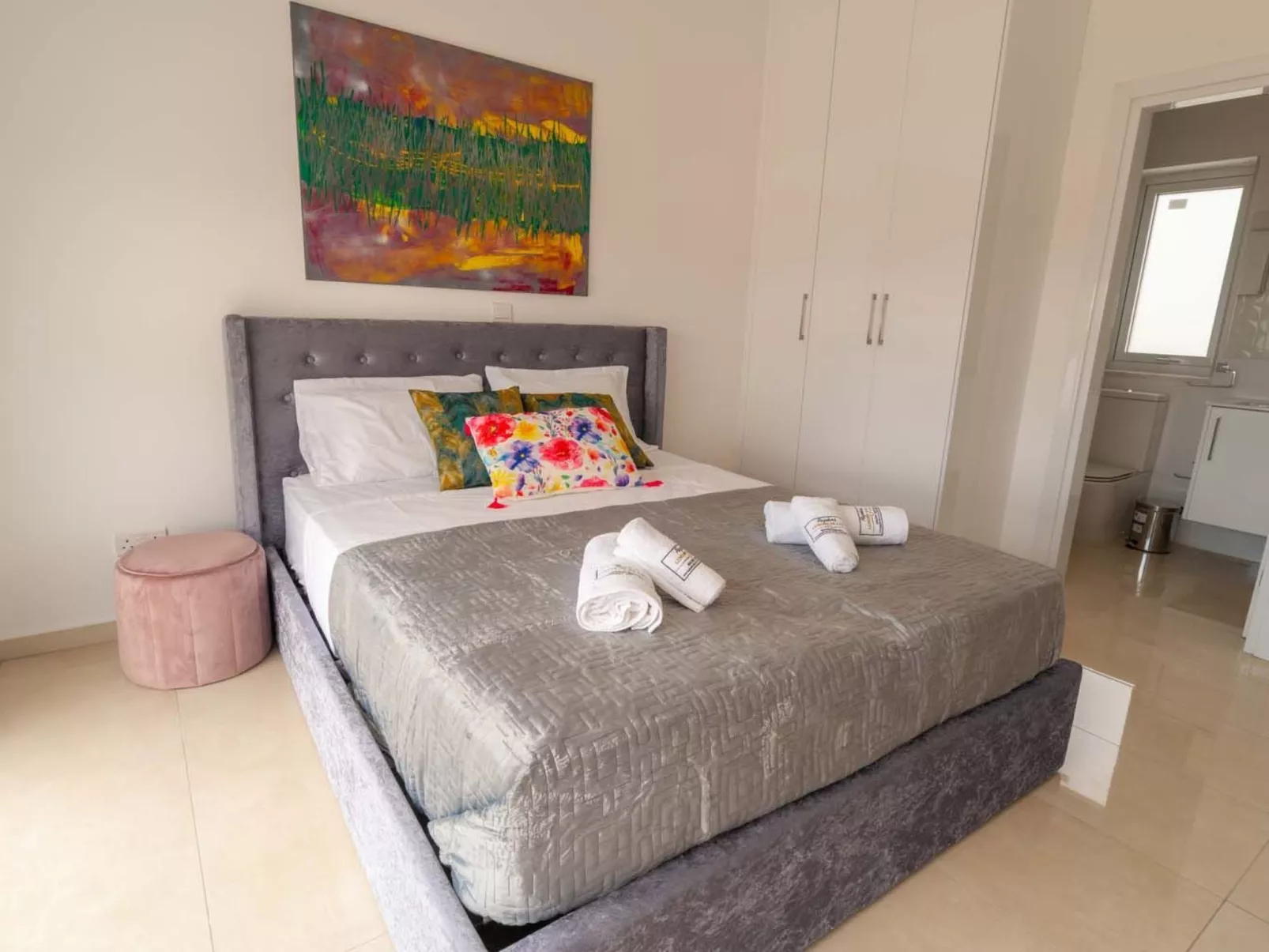 Luxuriöse Villa mit privatem Pool und Whirlpool-Binnen