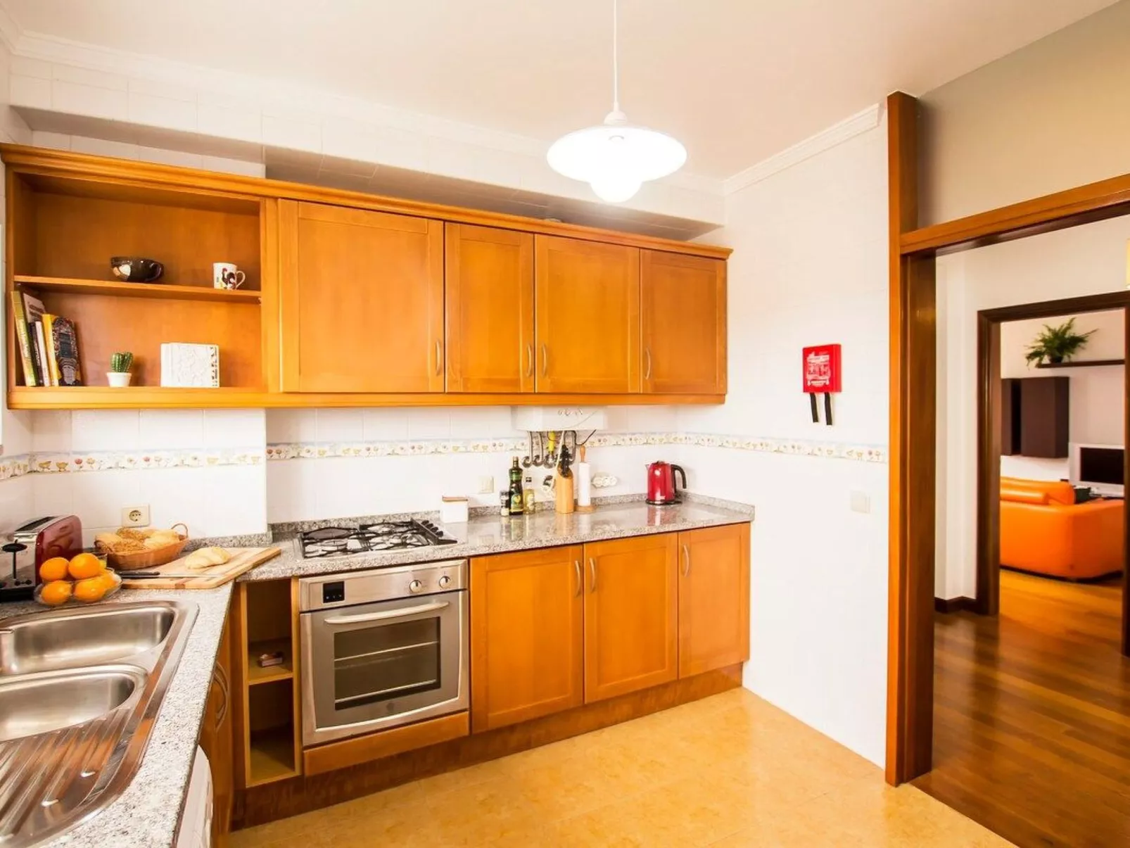 Turmhaus mit freier Garage-Binnen