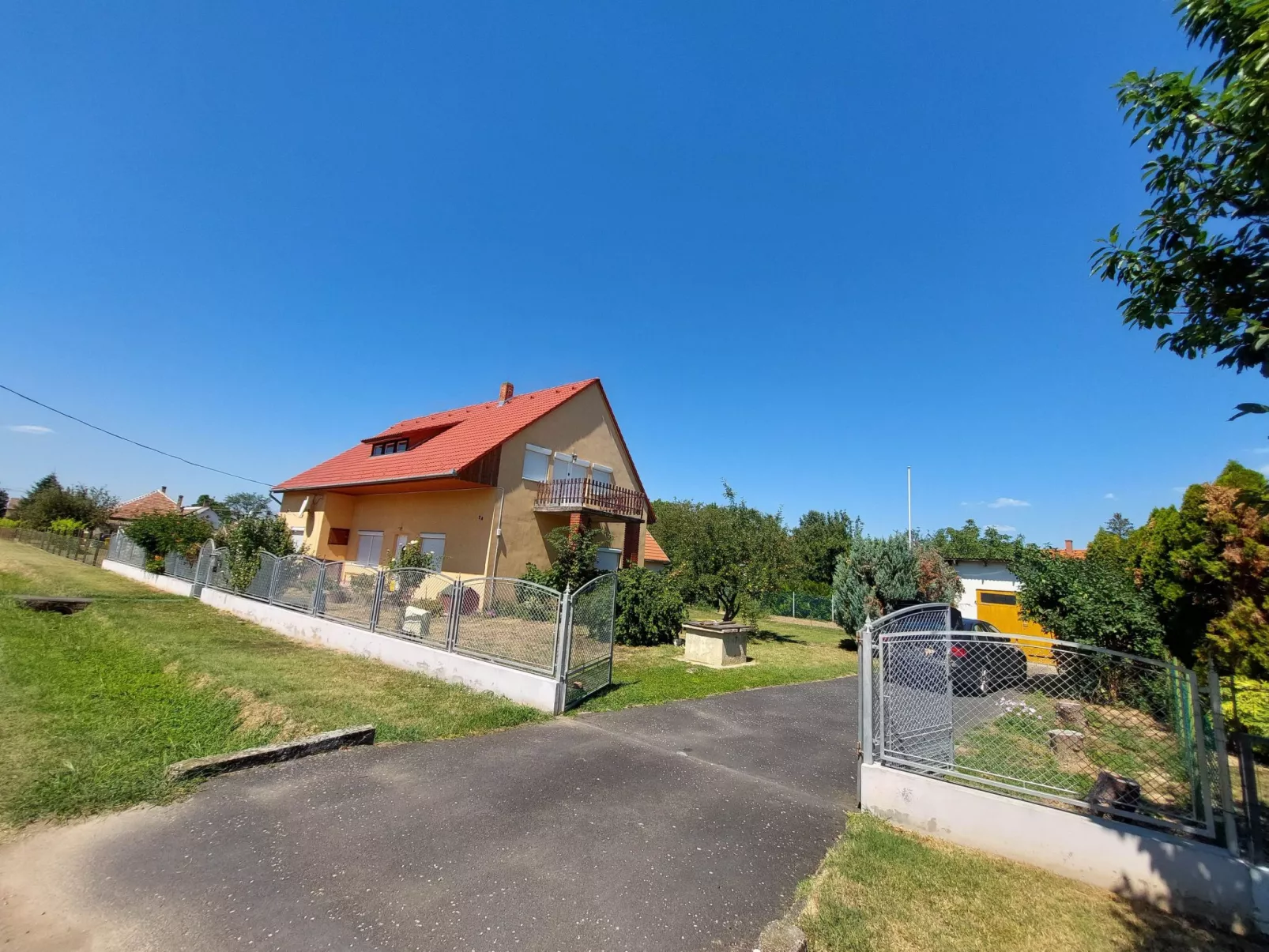 Schönes Ferienhaus mit sehr großem Pool-Image-tags.info