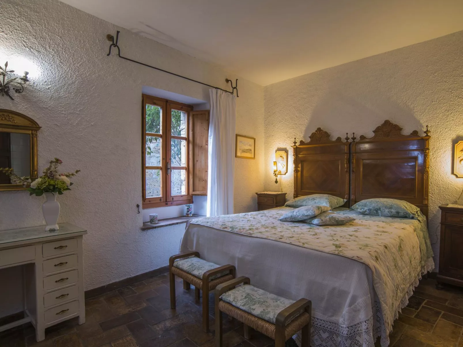 Charmante Schlossunterkunft mit Schwimmbad-Binnen