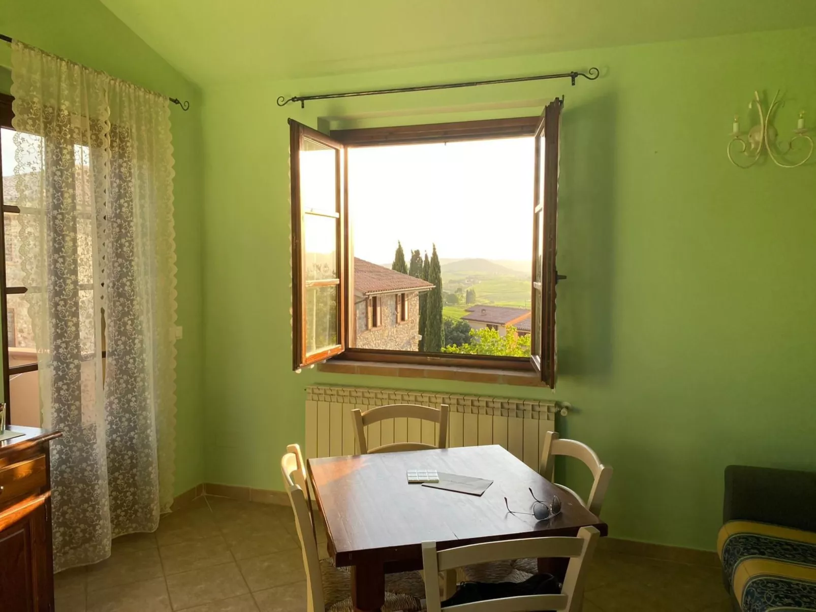 Mit Gemeinschaftspool-Binnen