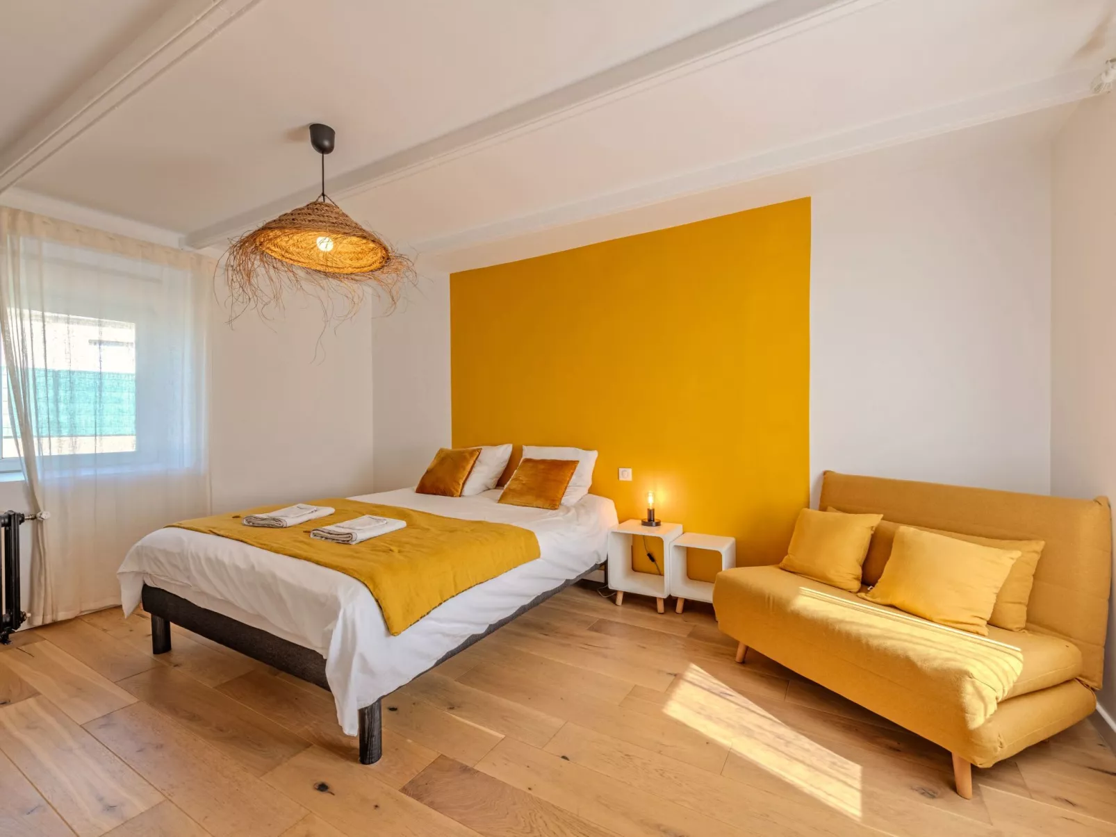 Landgut "Villa Léànie" mit Innenpool-Binnen