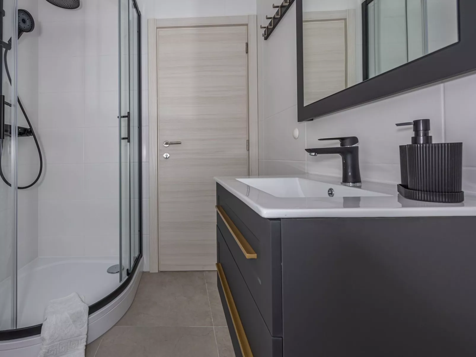 Familienappartement Balkon und Loggia mit Meerblick-Binnen