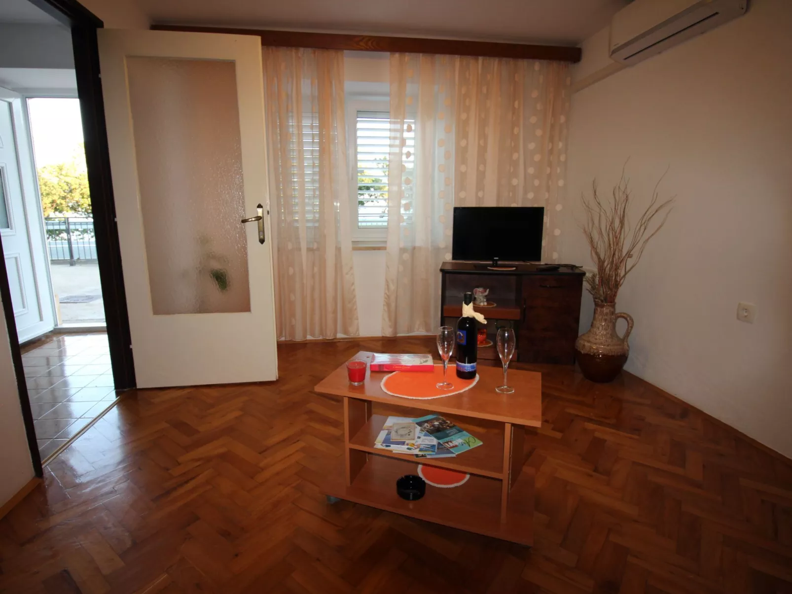 Am schönen Kieselstrand.-Binnen