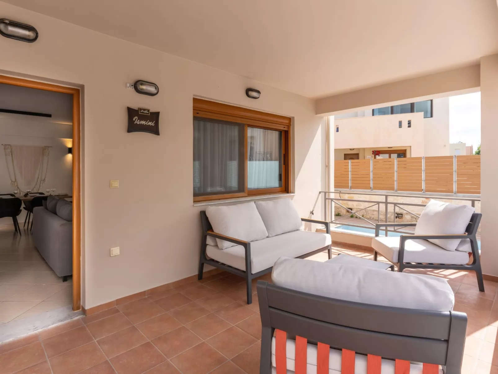 3-Schlafzimmer-Villa mit privatem Pool und Ladegerät für Elektroautos-Binnen