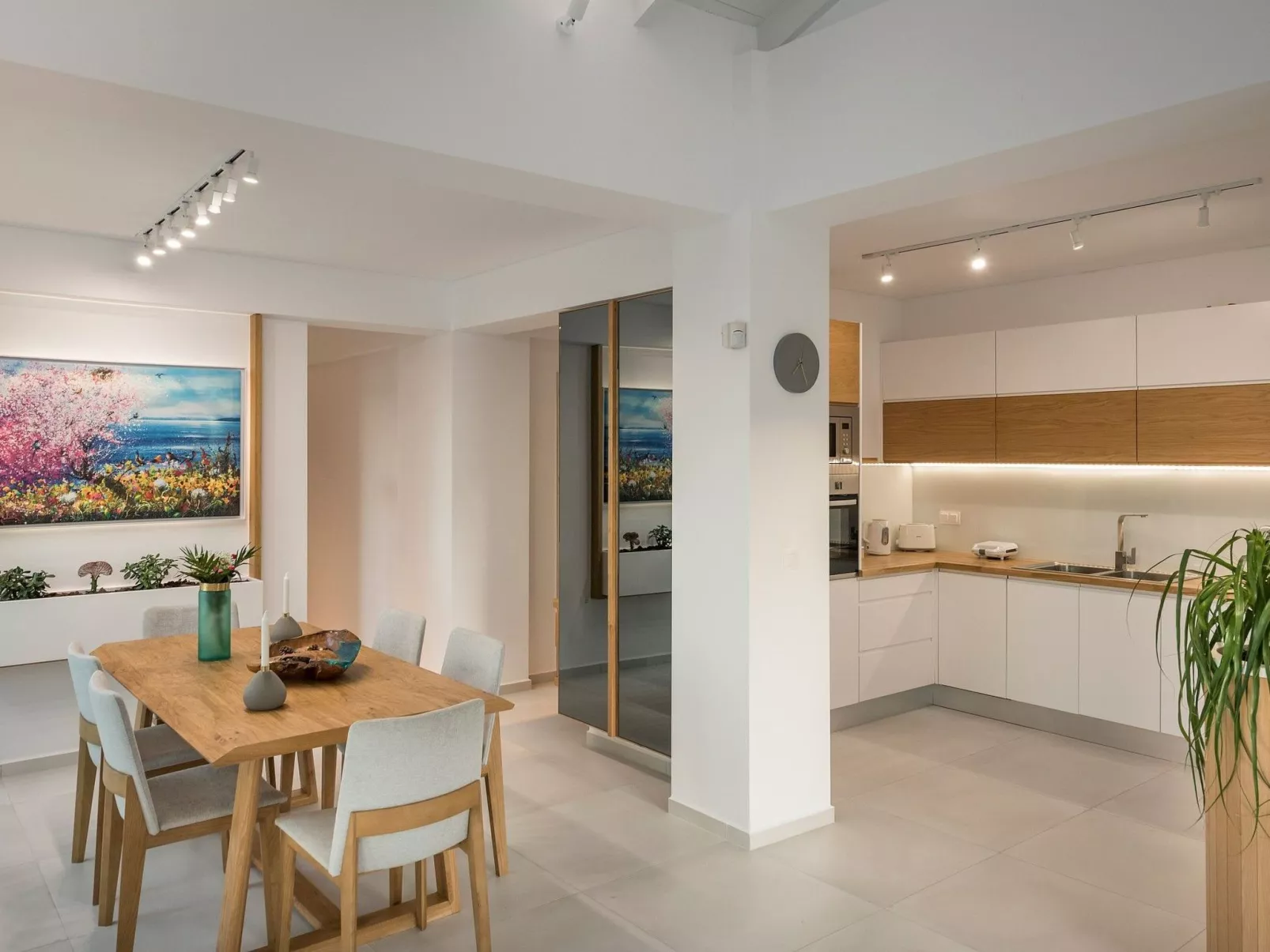 Villa White Harmony 6km vom Strand entfernt mit Pool-Binnen