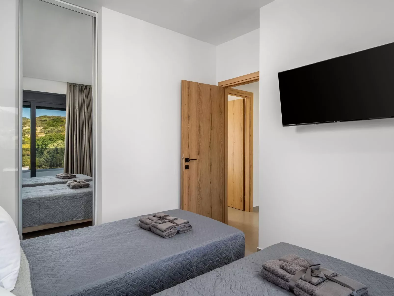 Villa Elesia-Image-tags.info