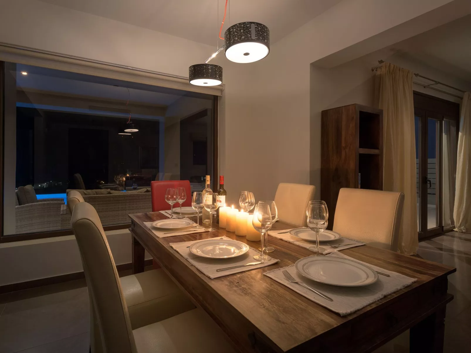 Wunderschöne Alav Pool Villa-Binnen