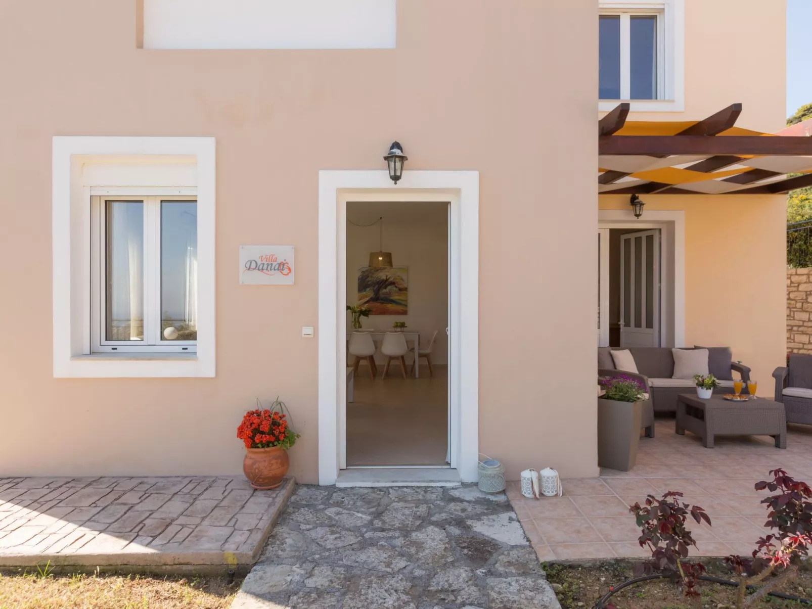 Familienvilla mit Pool und Tischtennisplatte-Image-tags.info