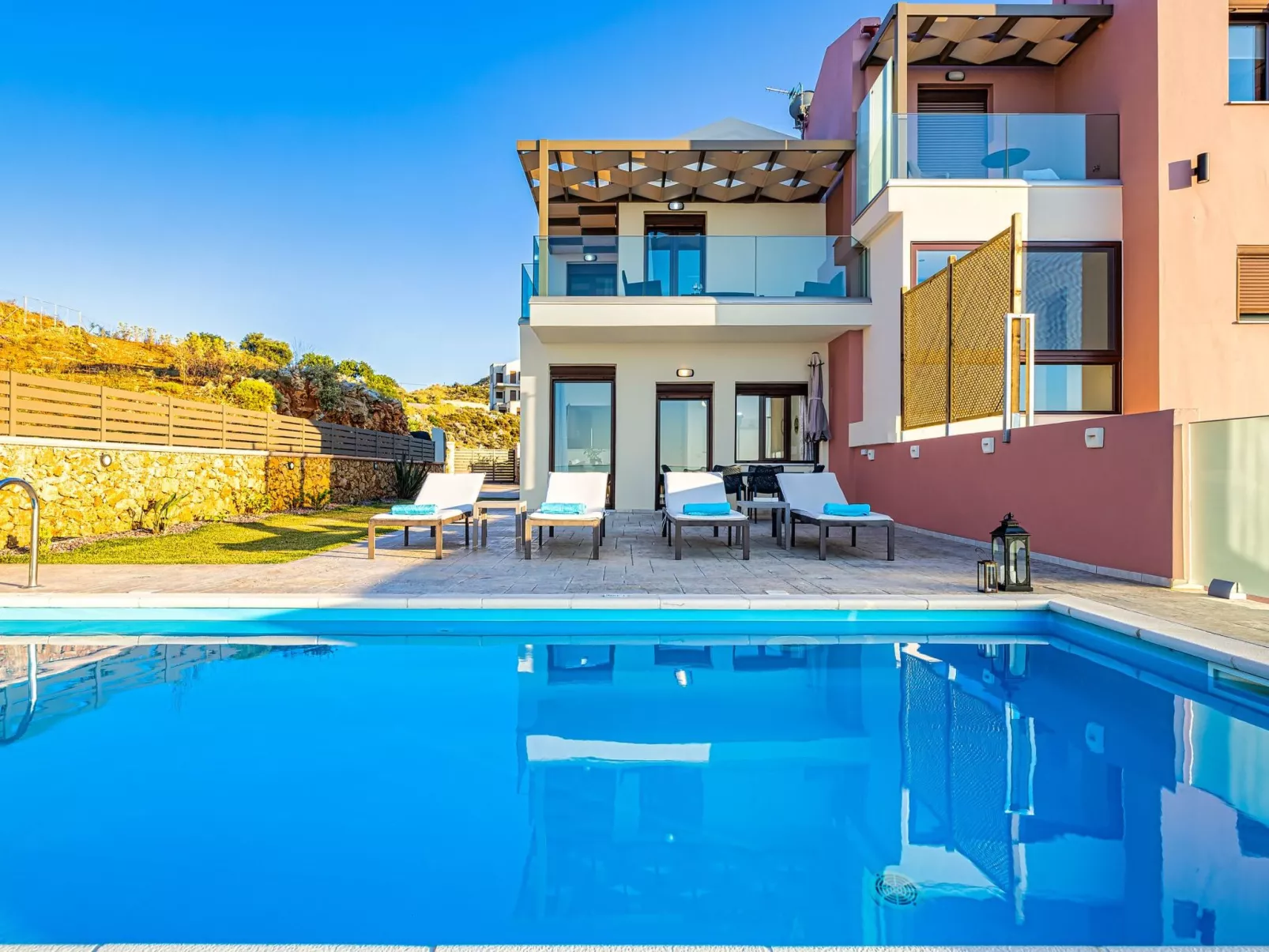 "Villa Nektar" mit privatem Pool-Buiten