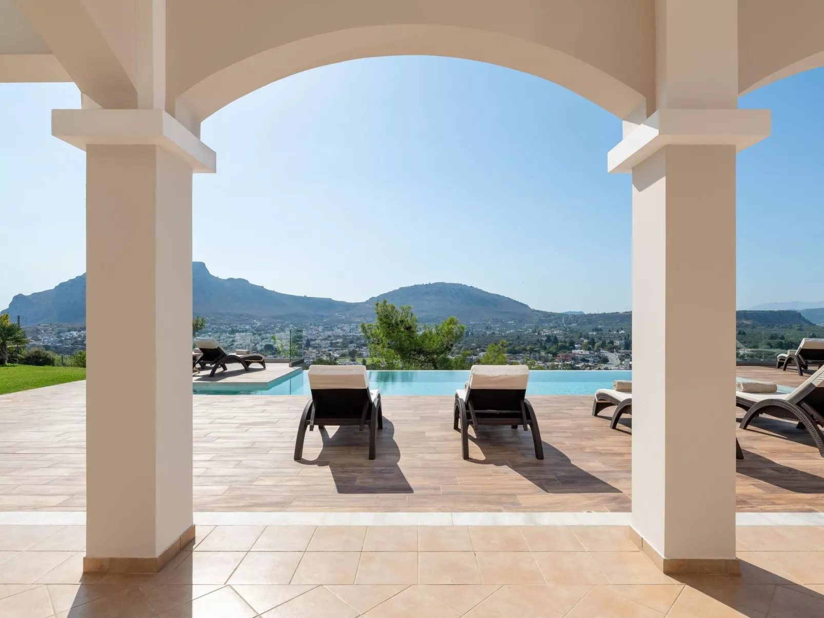 Villa Kamos in Archangelos-Buiten