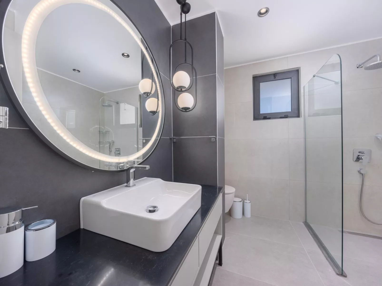 Designvilla mit Pool und spektakulärer Aussicht-Binnen