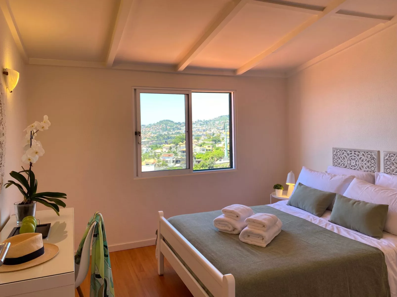 Ideales Familienhaus mit freiem Stadt- und Meerblick-Binnen