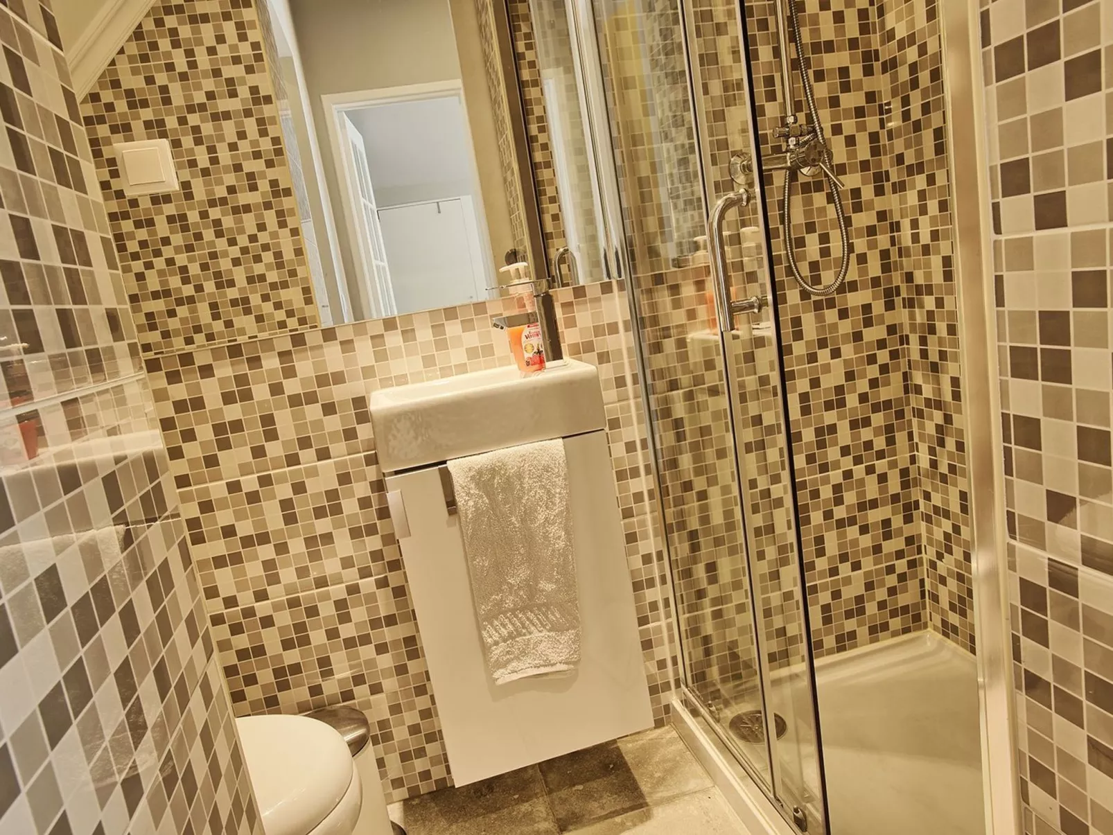 Angel's Chic Duplex-Image-tags.info