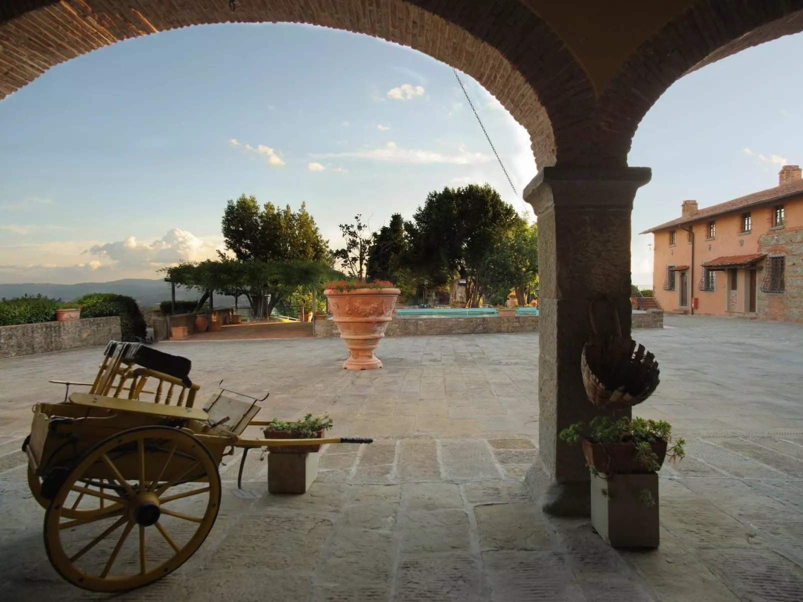 Unterkunft in einer Residenz mit Restaurant und Schwimmbad-Buiten