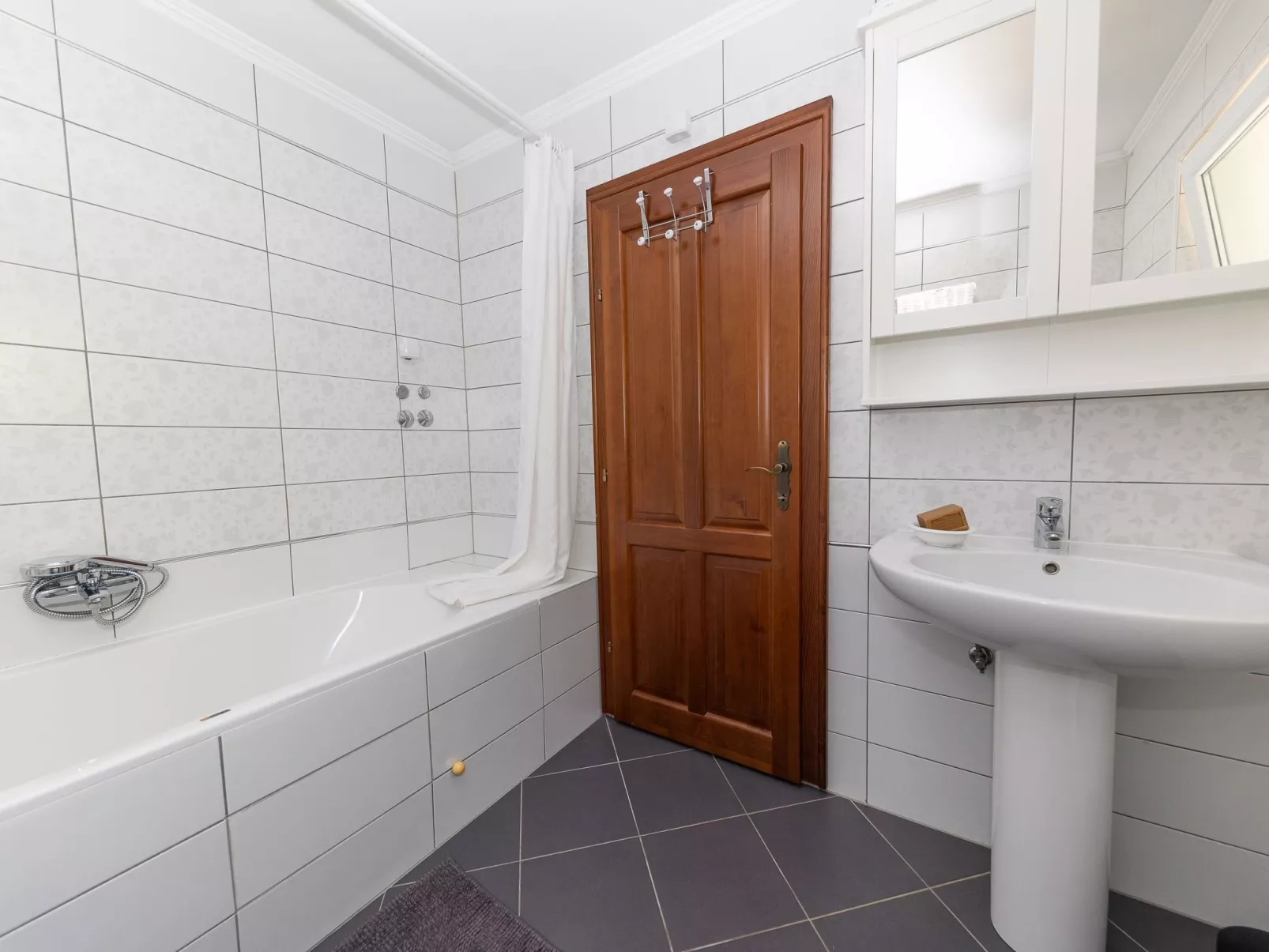 Ferienvilla mit privatem Pool-Binnen