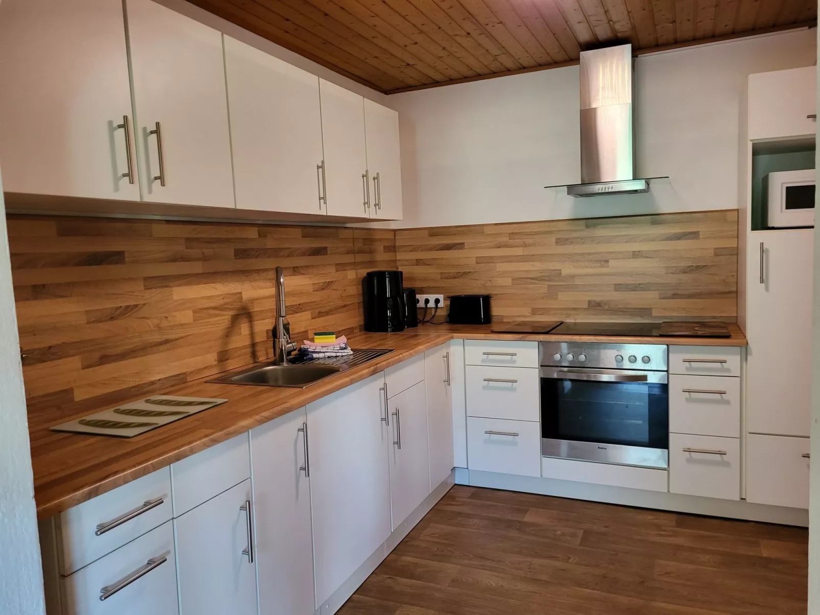 Geräumige Wohnung mit zwei Schlafzimmern und Balkon-Binnen