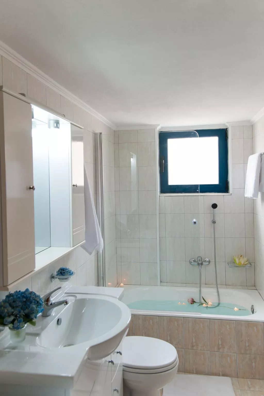 In Panormos mit kleinem Garten,Pool-Binnen