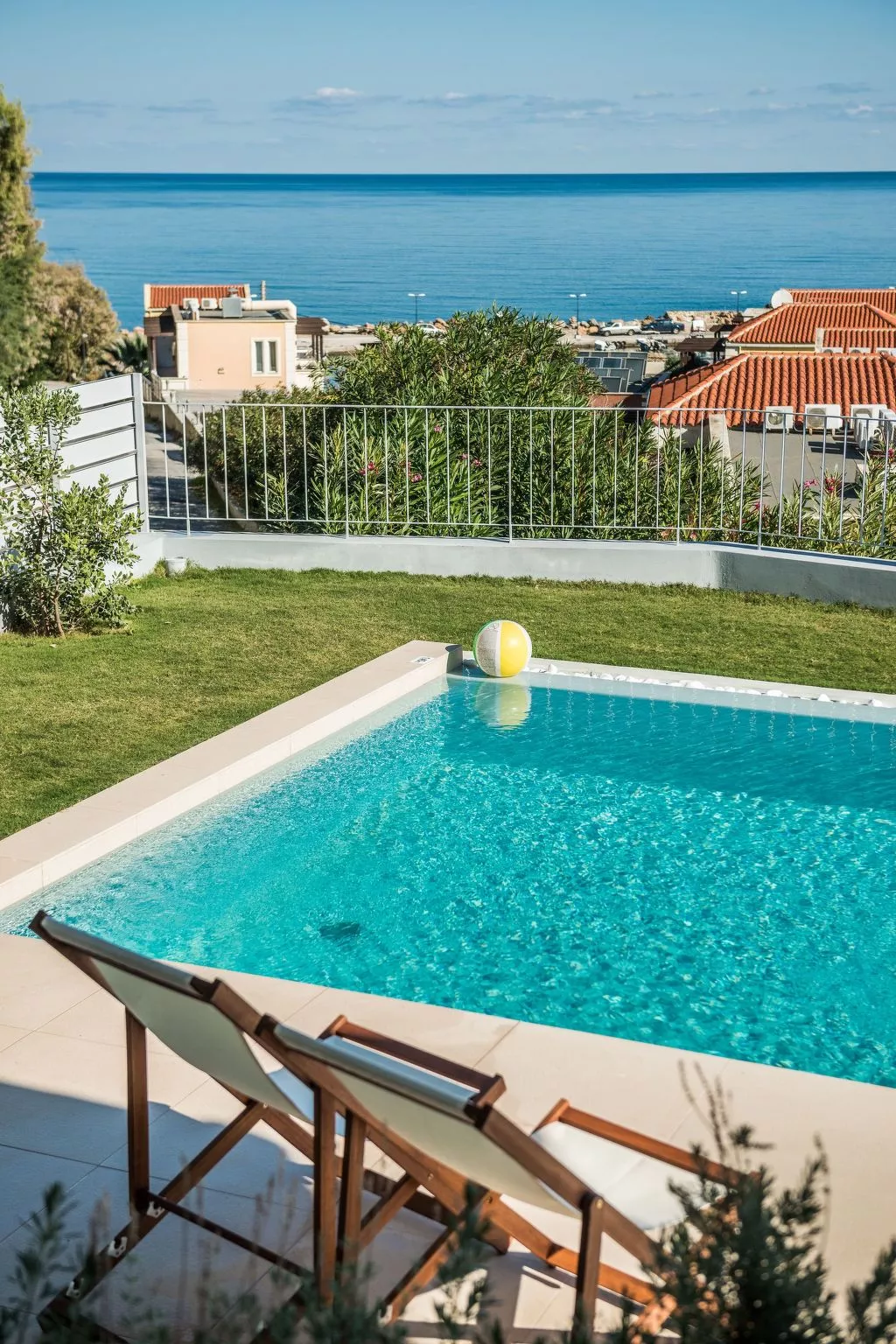 "Thea Thalassa" mit eigenem Pool-Buiten