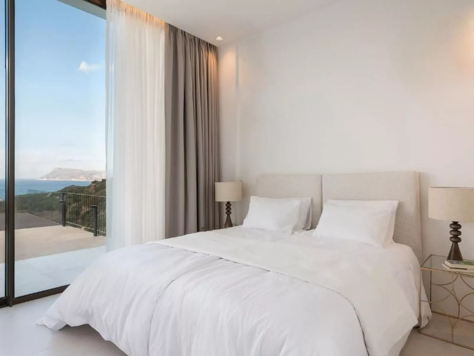 Neue einzigartige Villa mit atemberaubender Aussicht in Strandnähe-Image-tags.info