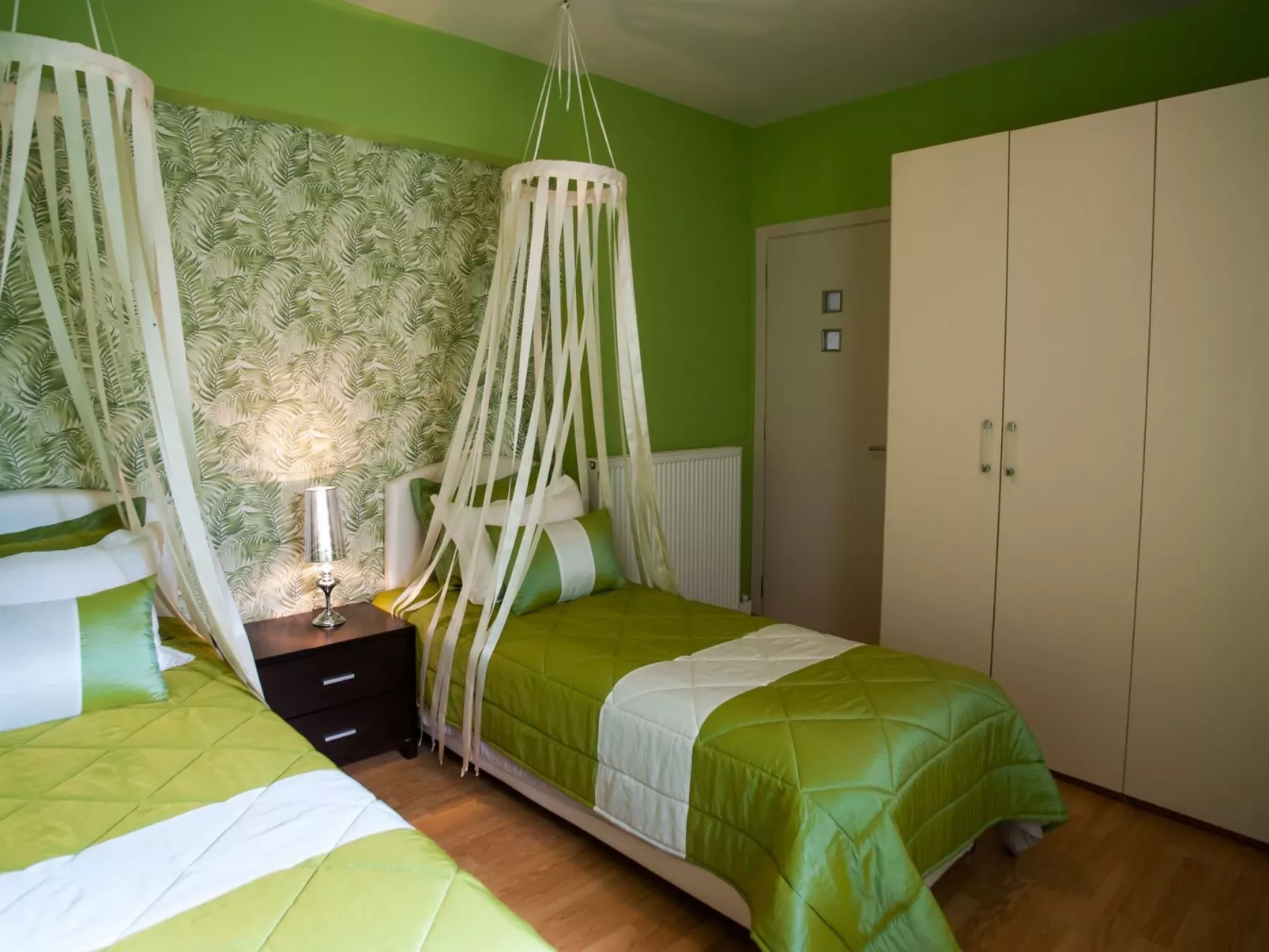 Villa mit Pool, Spielplatz, Pingpong und Grillplatz-Binnen