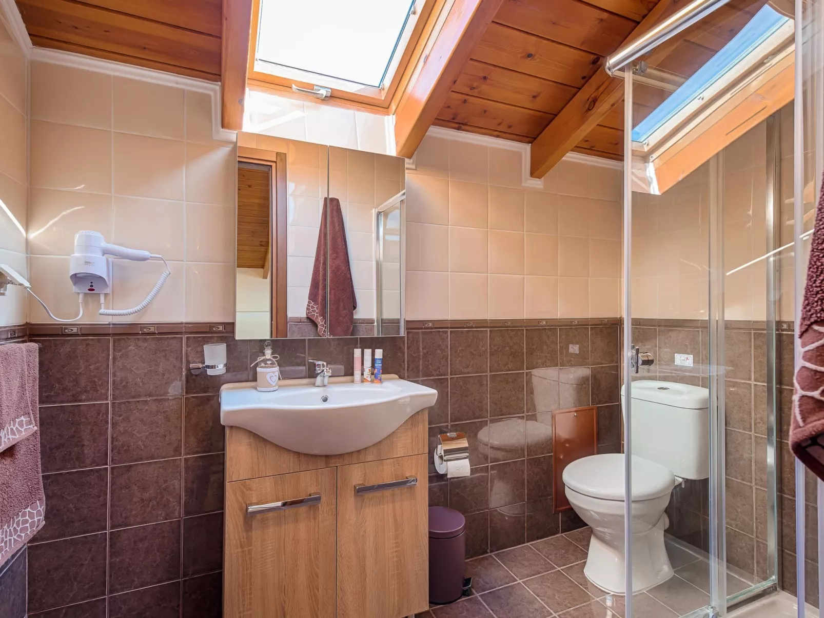 Villa Fay mit privatem Parkplatz in Lardos-Binnen