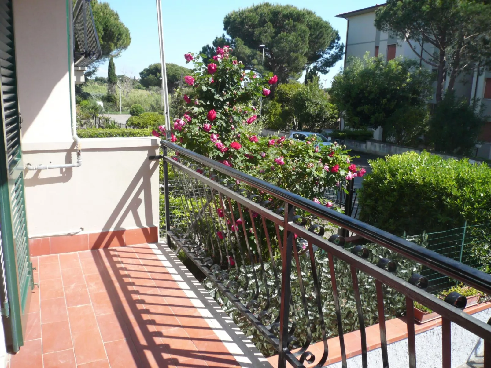 Wohnung mit Garten, Grill und Terrasse-Buiten