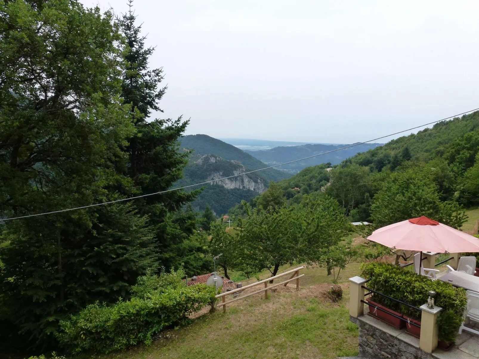 Mit Garten, Grill und Terrasse-Buiten