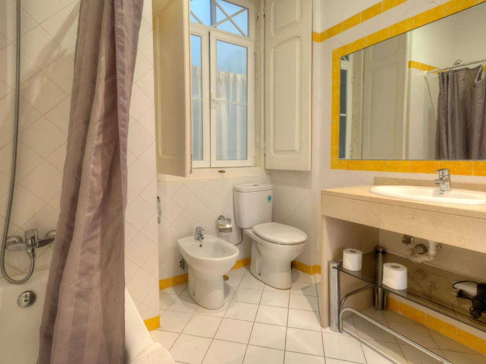 Großzügige Wohnung für 17 Personen in Lissabon-Image-tags.info