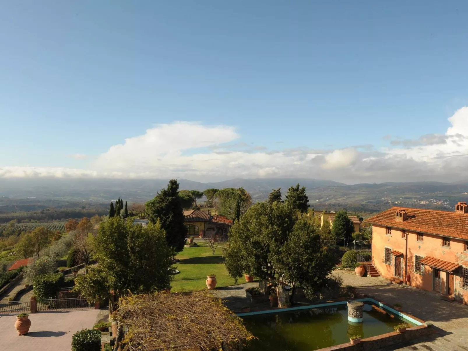 Unterkunft in der Residenz, Schwimmbad, Tennis, Restaurant-Buiten