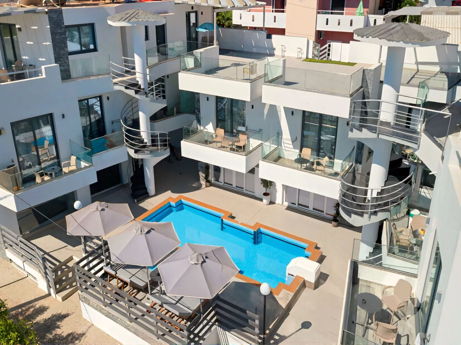 Pnoe Beachside Studio-Buiten