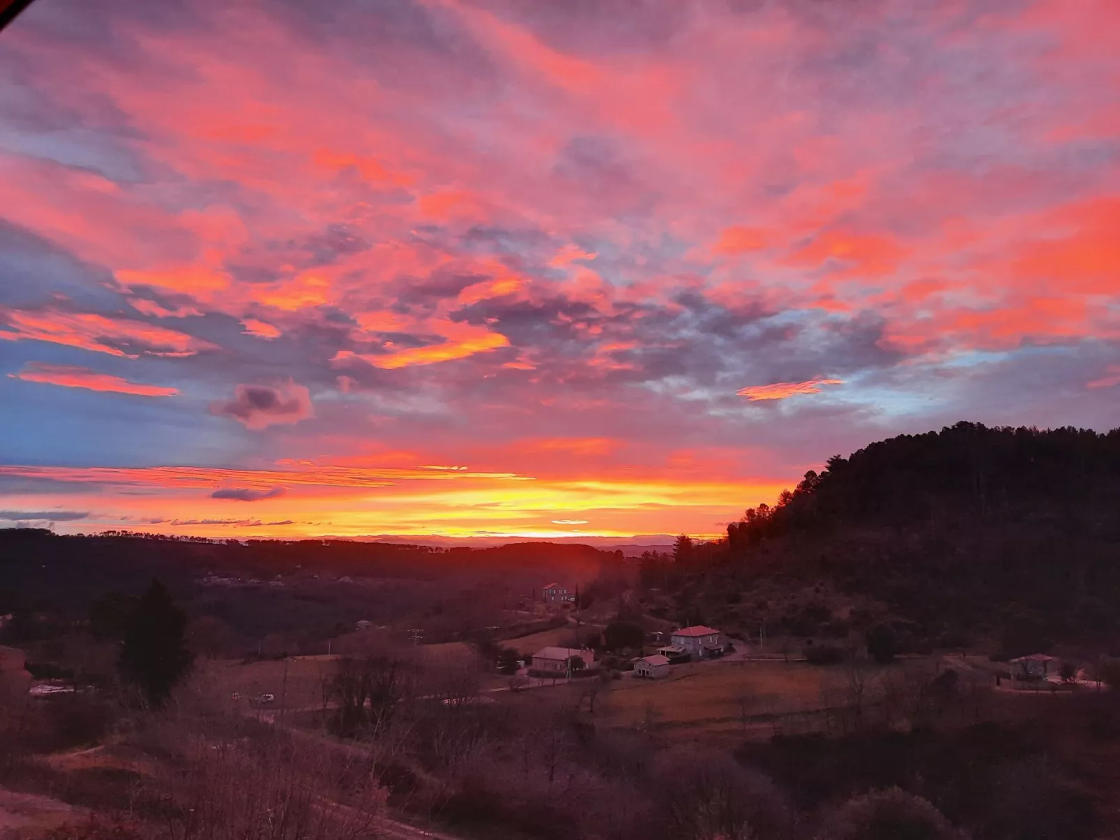Klimatisiertes Ferienhaus mit Pool-Buiten