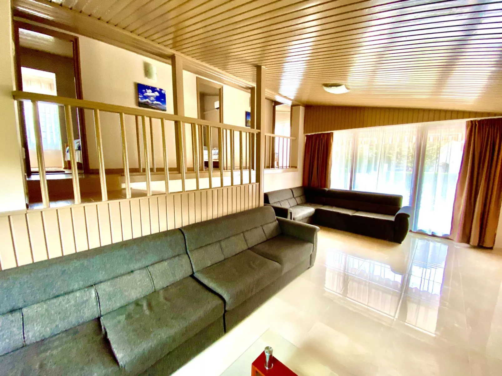 Großes Ferienhaus in Siófok mit Privatem Pool-Binnen