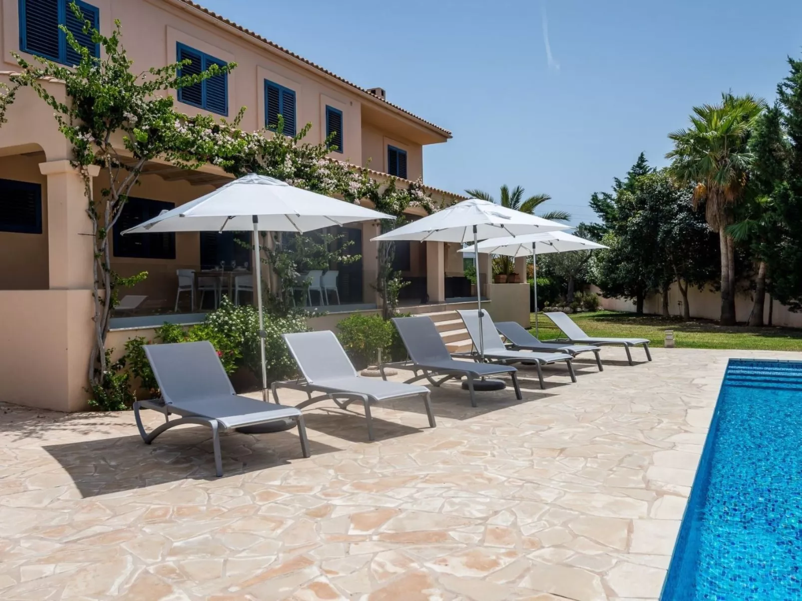 Villa in der Nähe des Zentrums und des Meeres-Buiten