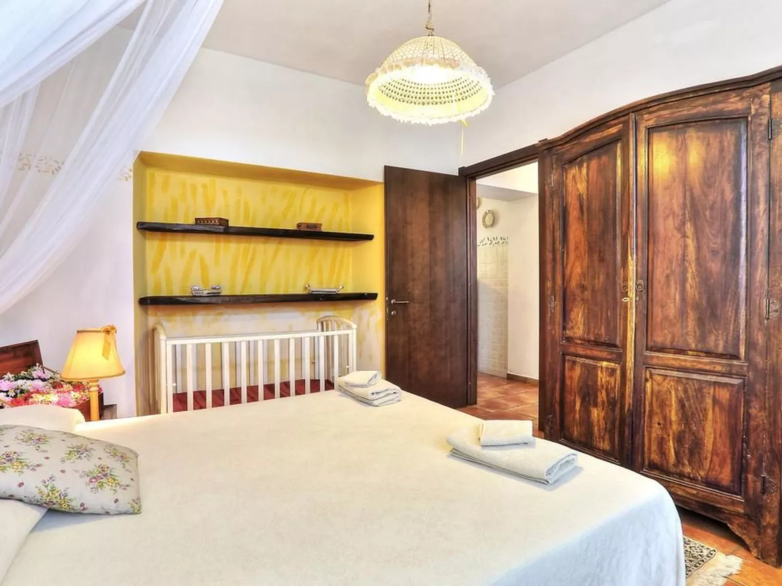 In Pomarance mit Großem gemeinsamem Pool-Binnen